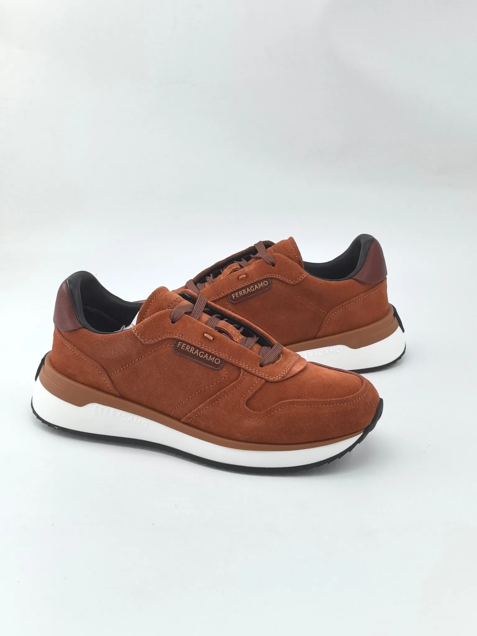 [Ferragam] Top P: 780💰 ▪️Size: 39-44 (38.45 custom-made) FERRAGAMO Ferragam 🔍Top purchasing agent 🇮🇹 Ferragam Street-charming casual shoe series, the counter sells the original configuration simultaneously, Italian imported cowhide fabric, high-quality splicing technology, imported water-dyed cow lining , soles: original foam outsole specially provided by the original factory, original factory follow-up goods, 🔍 high quality, can be entered and exited the counter at will, welcome to compare and synchronize with the counter.